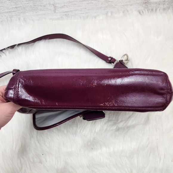 Coach Vintage Patent Leather Hobo Shoulder Bag/ Crossbody Bag in Plum - Picture 6 of 16
